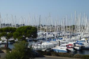 REF 060 Appartement pour quatre personnes résidence avec piscine vue Port Crouesty ARZON