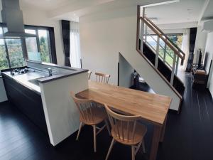 富士河口湖 Kawaguchiko Urban Resort Villa 2つ星 宿泊施設 ロビー