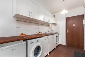 Warsaw Studio Apartment Chmielna by Renters