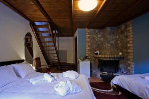 Superior Maisonette with Fireplace room in Guest House Fanaras