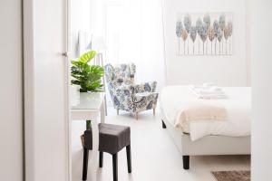 White Fanti Apartment