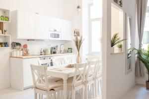 White Fanti Apartment