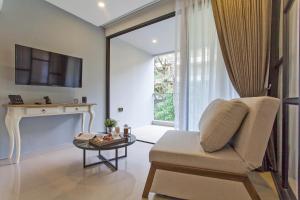 Palmyrah Surin Apartments by Beringela