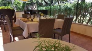 Hotels Logis Hotel - Restaurant Residence Les Cedres : photos des chambres