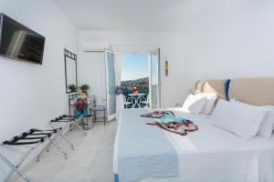 Double or Twin Room with Sea View