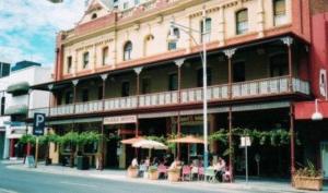 Plaza Hotel hotel, 
Adelaide, Australia.
The photo picture quality can be
variable. We apologize if the
quality is of an unacceptable
level.