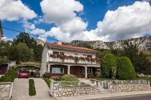 Apartment Karla - 布里比尔