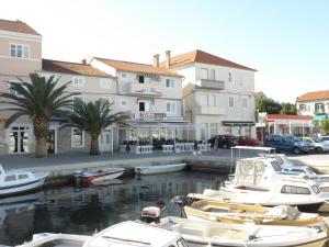 2 csillagos apartman Ru&scaron;ev Apartments Preko Horv&aacute;torsz&aacute;g