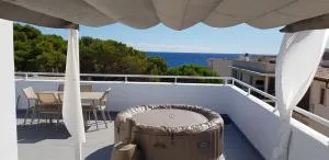 Sonne & Meerblick aus 40 Grad heißem Whirlpool genießen - Zentral am Hafen und dennoch ruhig - Кала-Ратьяда