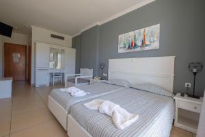 Triple Room with Terrace room in Hotel Athina