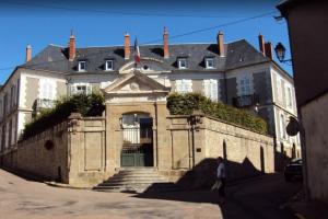 Appartements Magnifique appartement en centre ville de chateau chinon ville : photos des chambres