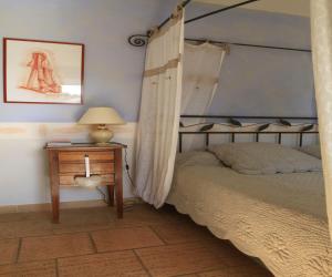 B&B / Chambres d'hotes MAS DES FIGUES - Mas XVIIIe tres calme - Certifie Biologique FRBio10 - jardin naturel ecologique - piscine 12x6 - Copieux brunch paysan mediterraneen cuisine du jardin huile d'olive - Agritourisme Alpilles Saint Remy de Provence du 01 mai au 30 septembre : photos des chambres