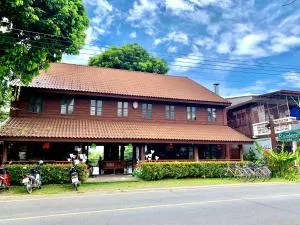 Riverhouse-The Teak House - Mae Sariang