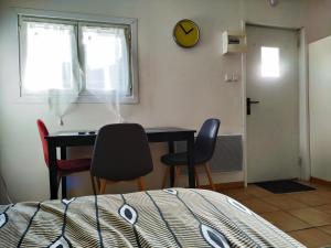 Appartements CAP NATURE - Le Studio -horaires adaptables- Ideal COUPLES et STAGIAIRES PROS : photos des chambres
