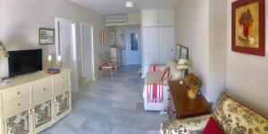 MI CAPRICHO, Beachfront, Grownfloor, Private Garden & Terrace