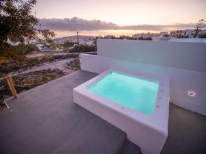 Majestic Sky Luxury Suites Santorini Greece