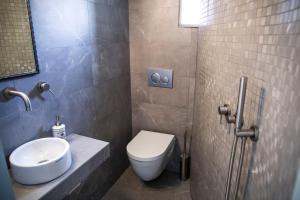 Sunny Top Floor Studio - Excellent Athens view