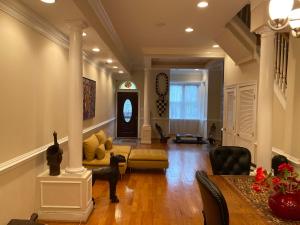 Bloomingdale Beauty near Station