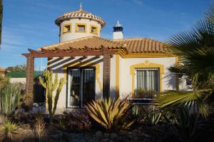 Villa Ensueño with private pool and large garden