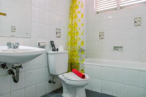 Comfy Studio at Menara Kondominium Kelapa Gading Apartment By Travelio