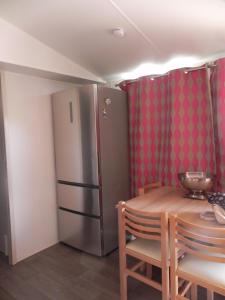 Campings Mobil Home dans camping Lattes : photos des chambres