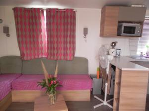 Campings Mobil Home dans camping Lattes : photos des chambres