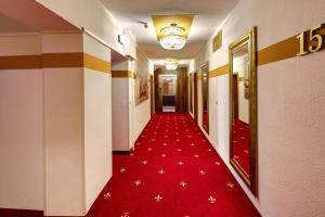 TIPTOP Hotel Burgschmiet Garni