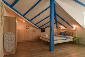 The Ivy House - A Cozy Attic near the City Center by Flat Mаnager