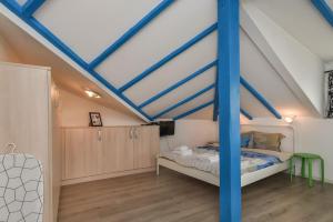 The Ivy House - A Cozy Attic near the City Center by Flat Mаnager