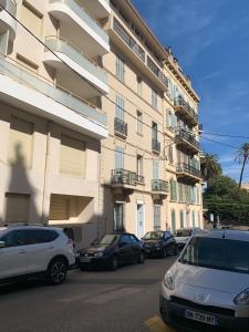 Appartements 7e Art 2 pieces 3 etoiles calme plein centre Cannes 5mn plages et Palais : Appartement