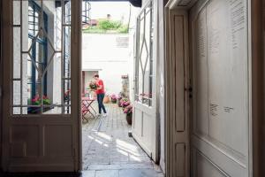 Ganda Rooms & Suites