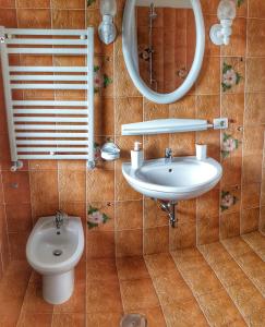 Standard Double Room with Shared Bathroom