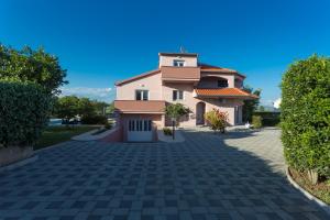 Villa Ana