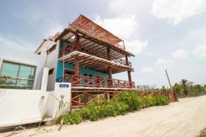 . 3BR House TOP Location In The Heart Of HOLBOX