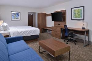 King Suite - Non-Smoking room in Holiday Inn Express & Suites - Marshalltown an IHG Hotel
