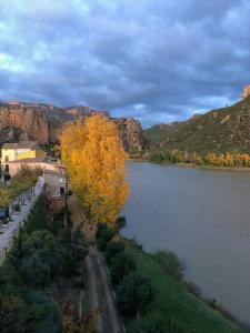 Apartamento a 1a linea Sant Llorenç de Montgai_ WhiteHouse