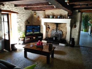 Sejours chez l'habitant CHAMBRE A LA CAMPAGNE - CHARENTE : Chambre Double