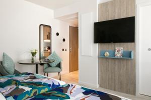 Studio room in Citadines Confluent Nantes