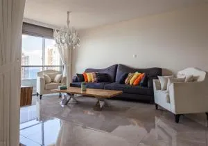 Oַ&O Group- Mini Penthouse 3BR Sea View Bat-Yam - 霍隆
