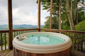 Three-Bedroom House room in Black Bear Lodge at Scenic Wolf Resort Cabin