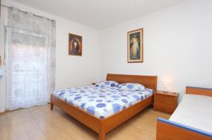 Three-Bedroom Apartment with Terrace and Sea View room in Apartments with a parking space Mali Rat (Omis) - 7482