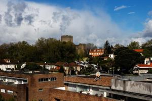 Castelo Point - 2BR Luxe Apartment in the Heart of Guimarães