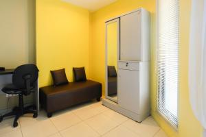 Modern and Comfy Studio Tamansari Sudirman Apartment By Travelio