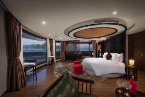 Scarlet Pearl Cruises - Wonder On Lan Ha Bay
