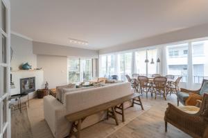 FLH Cascais Spacious Apartment with Balcony