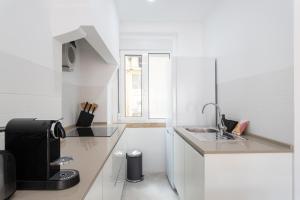 FLH Downtown Central Flat with Balcony