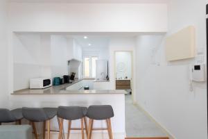 FLH Downtown Central Flat with Balcony