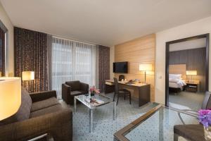Junior Suite (2 Adults) room in Maritim Hotel Düsseldorf