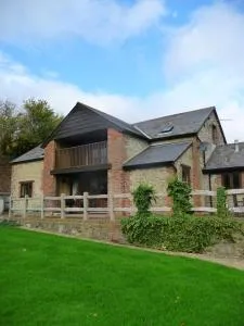 Great Coombe, Bookham Court - Hazelbury Bryan