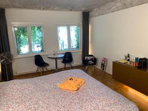 B&B Yellow Submarine